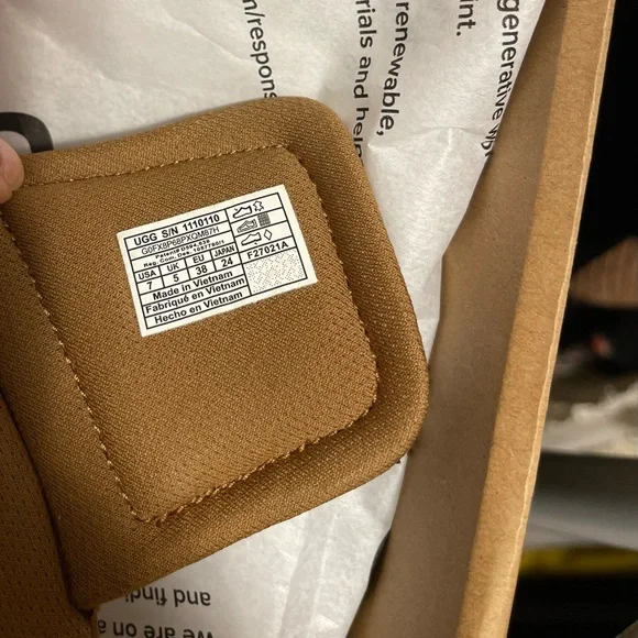 NEW UGG Slides Slippers Women’s LATON Tan / RedSuede slide Shoes Size 7 NWOT